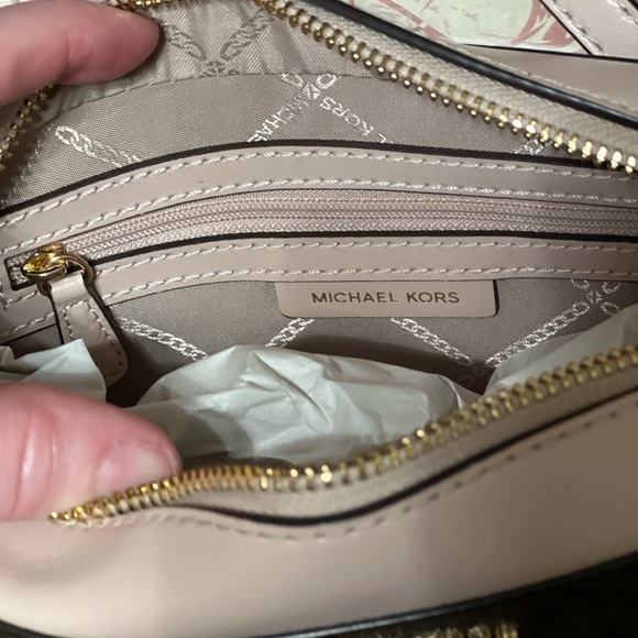 BRAND NEW. MICHEAL KORS CROSSBODY & Air Pods Case. Brown & blush Pink - Picture 2 of 12